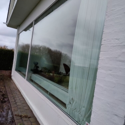 pudsning af store vinduer