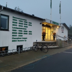 Vinduespudsning hos sportshal