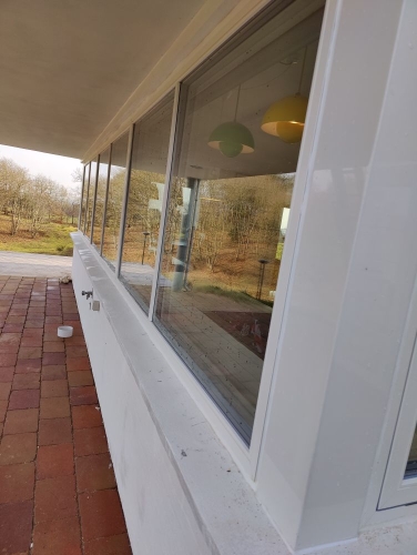 Vinduespudsning af store vinduer